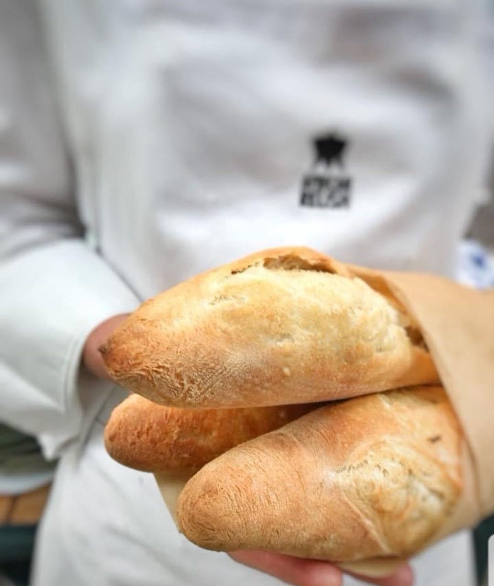 ᑕᗩᑭE TOᗯᑎ tweet media