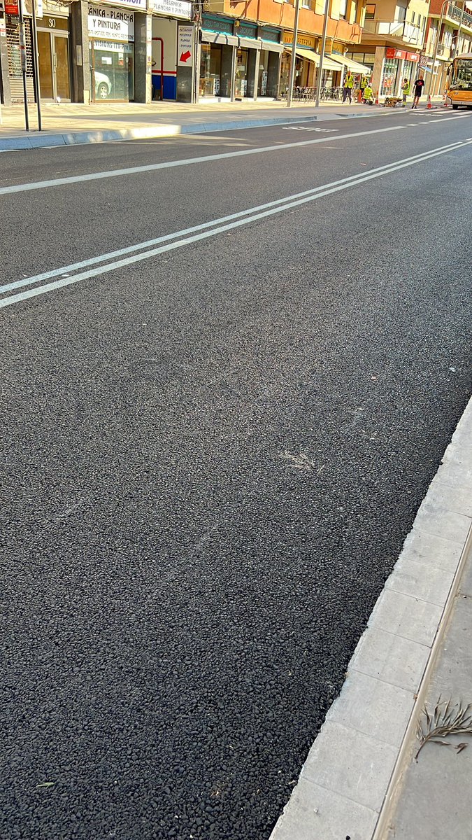 quimc's tweet photo. A banda del gran desastre de disseny de la carretera de #Gavà, #Castelldefels i #Viladecans, sumem-li el desastre de gestió d’@avanzaenBCN @viajeroavanza avui nous retards de #L97 i #E98 desapareguda per variar. Porto 15’ i ni un E98. Sense cap avís evidentment! Info zero! https://t.co/DlUwogcPk3