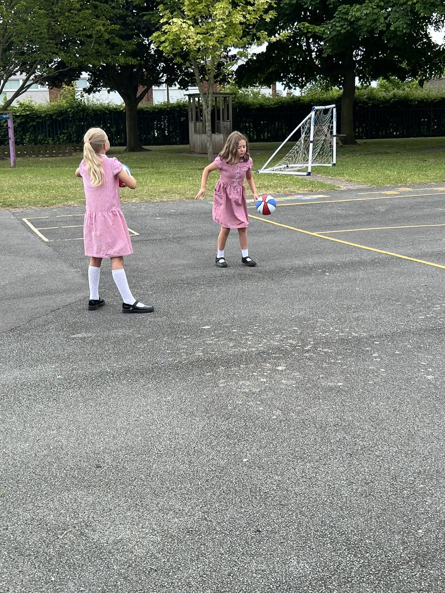 Dan_PESClubs's tweet photo. Working on our ball skills this morning 🏀 https://t.co/bY8KgJSQEY