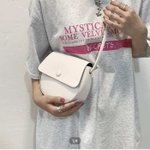 かわいすぎて愛着が湧いたから…バッグにヘッドホンでK-popを聴かせる!