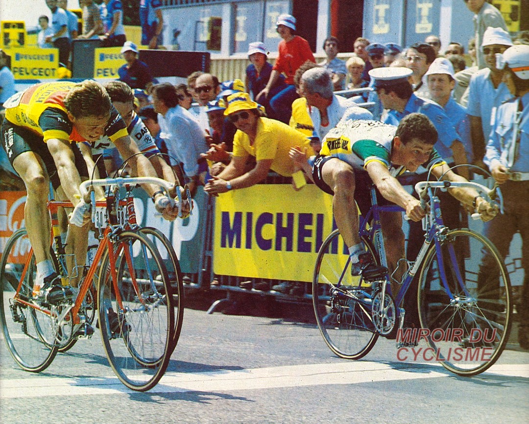 Miroir2Cyclisme's tweet photo. L'ultime coup de rein !  Pol Verschuere (Vermeer - Thijs - Gios) bat Ad Wijnands d'un boyau à l'arrivée à Concarneau (7ème étape du Tour 1982)

📸 MC
#TDF #TDF1982 #TDF2022 #cycling #ciclismo #cyclisme https://t.co/xe1S2YrnAH