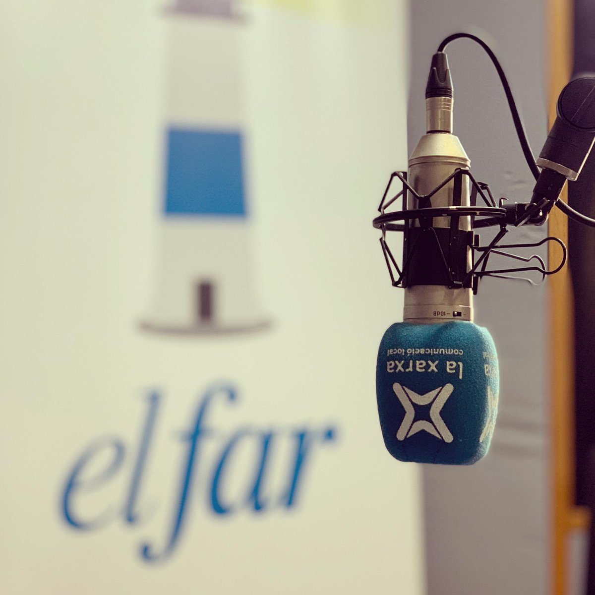 Isabelgonzalv's tweet photo. S’ha acabat @elfarfm tal com l’heu conegut però ara toca reinventar-nos… Nosaltres no marxarem, seguirem fent el que sabem i el que ens agrada. El Far seguirà navegant, us ho ben asseguro. https://t.co/mZdVGcTiDF