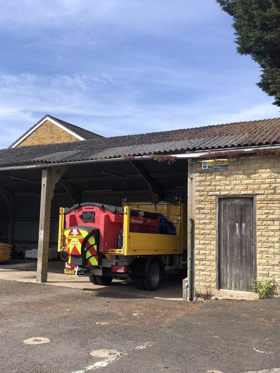 WesternplowsUK's tweet photo. Where do Salt Spreaders go during the Summer?

No where! There's no Summer Service down time  if its a Western, it's prepped &amp; ready for dusting down on the very hot asphalt!

A pintle chain Spreader that can spreader almost anything - a year round asset

https://t.co/z5FacnRXg6 https://t.co/hg2BIbnE0o