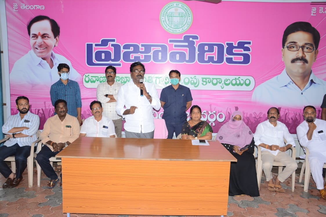 BvkSuda's tweet photo. CMRF cheques Distributed by #TransportMinister @puvvada_ajay.In Kmm @puvvada_ajay #MLACampOffice
:- Distribution of #CMRF cheques worth of Rs27.70 Lakhs. In this Programme #KmmCityMayor @BvkSuda #Corporaters were Participated.
@KTRTRS @TelanganaCMO @trsharish https://t.co/YxYCMw1NTK