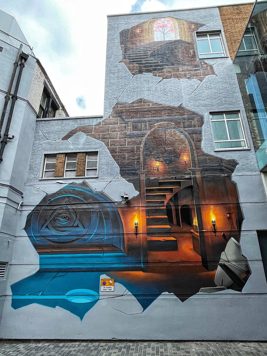 JomoUnscripted's tweet image. New mural on Harrington Street in the Cavern Quarter of Liverpool inspired by Carl Jung’s ‘Pool of Life’. 

#streetart #mural #pooloflife #sambates #smug #mobilephotography