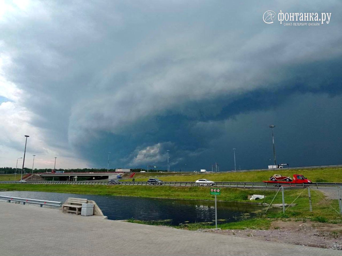 Нечто страшное надвигается на город

«Зельда» уже в Кудрово. Огромную воронку заметили возле «Мега Дыбенко».

Доносится гром. Кажется, ещё чуть-чуть и ливанёт.