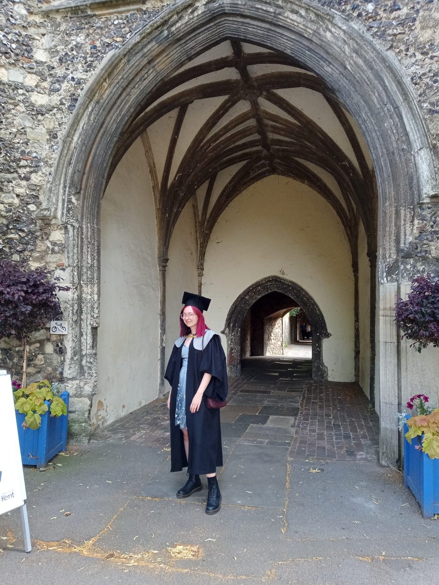 robyn_thornton_'s tweet photo. After 4 long years I can finally say I'm a graduate! ๐
#ELLyeah #KentGrads #Universityofkent #classof2022 https://t.co/6VuEkuIbVZ