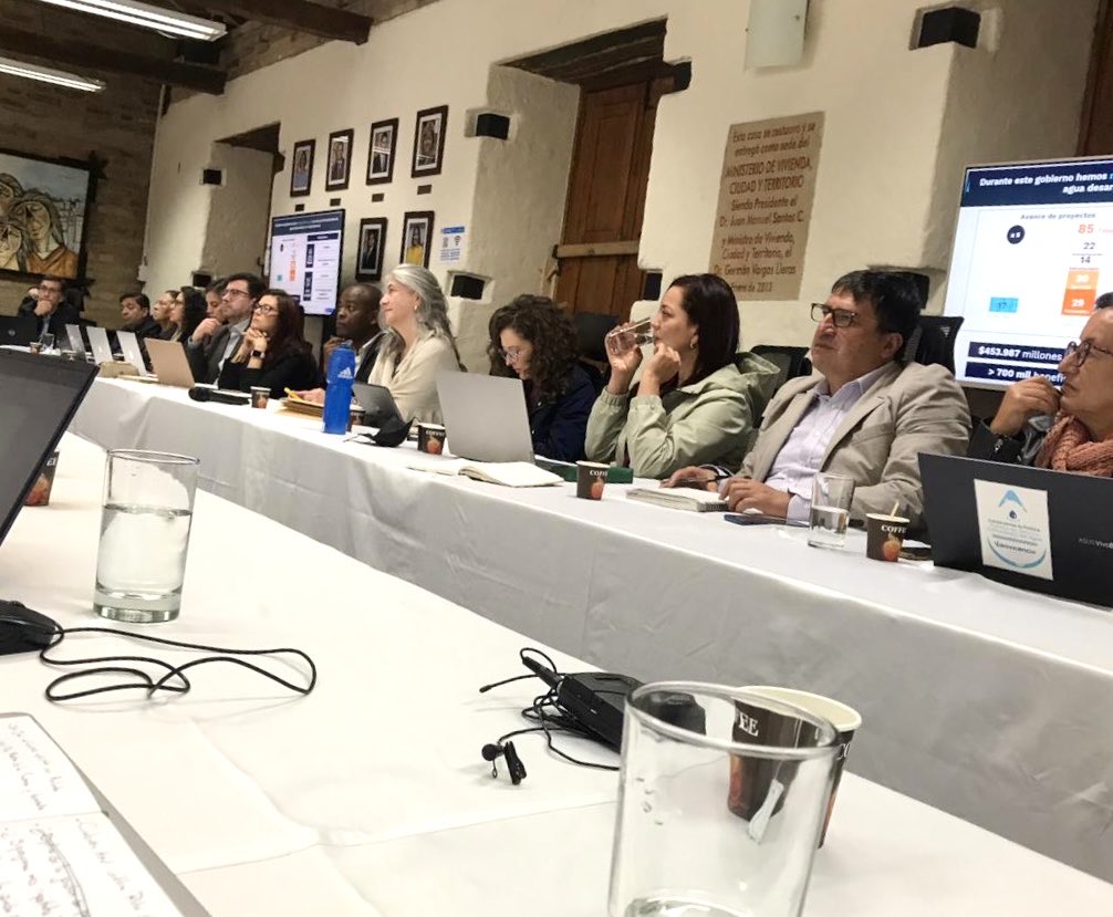 Ayer en el Viceministerio del agua recibiendo detalles del sector en el empalme de nuestro presidente ⁦<a href="/petrogustavo/">Gustavo Petro</a>⁩, el cambio es una realidad.