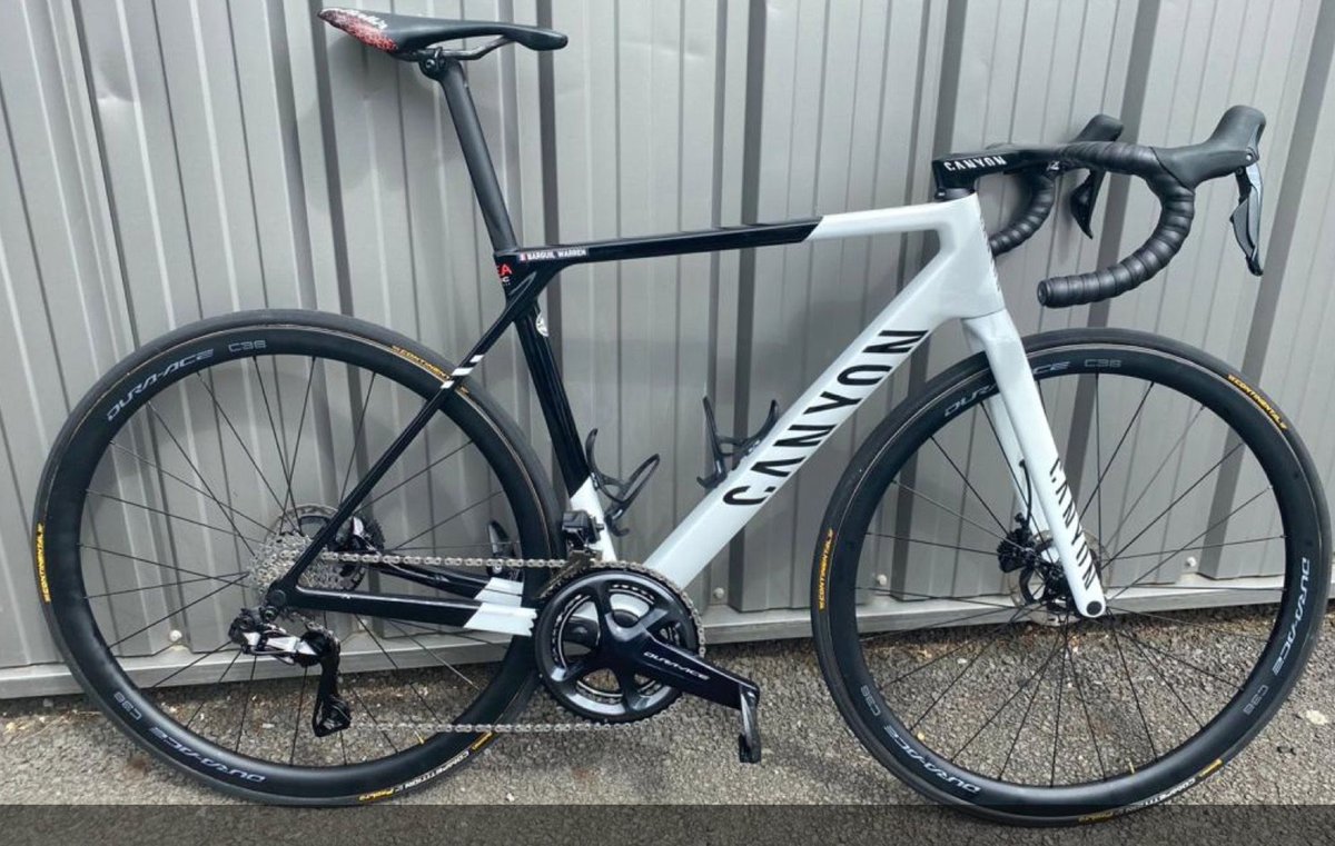 cyclesetforme's tweet photo. Le nouveau Ultimate livré chez Arkéa. @WarrenBarguil va rouler avec pour la montagne. 6.8 kg ainsi avec C35 + boyaux GP LTD. A voir si c'est la monte choisie ou tubeless GP5000 STR preférés pour la montagne. https://t.co/dqyyqMJ994