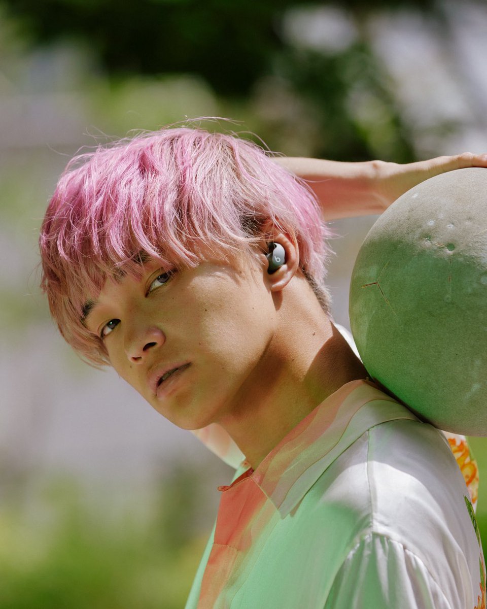 KazaneFlowerboy's tweet photo. エイリアンと���緒にビーツ👽
面白い撮影だったな〜🐻🐻🐻
#BeatsByDre https://t.co/BXDm8GZPCO