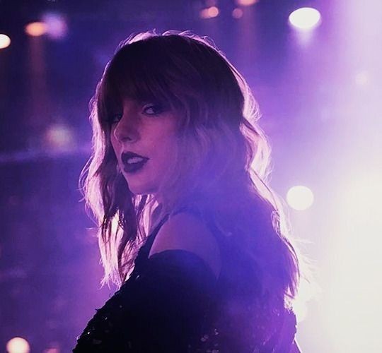 Swiftly_ND's tweet photo. I write poems, I paint scenarios n then I listen to TAYLOR SWIFT! 😌💜 https://t.co/LovJJ3eOUp
