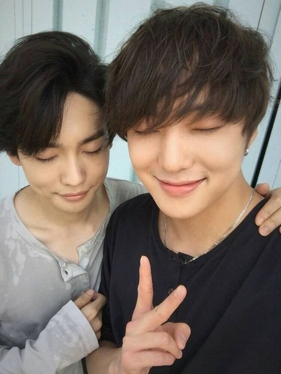 SeungyoonCircle's tweet photo. I miss you both already!
@official_yoon_
@official_jinu_

But your good health matters above everything else 💙

Rainbow after the rain, let's meet soon! 🍀

#RestWellYOON 
#GetWellSoonJinu https://t.co/wPSiI3DvMW