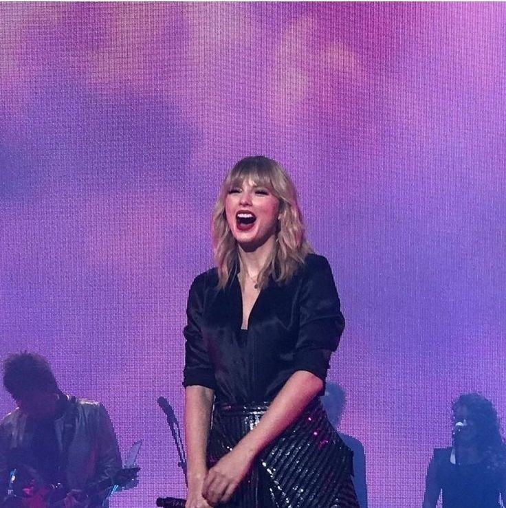 Swiftly_ND's tweet photo. I write poems, I paint scenarios n then I listen to TAYLOR SWIFT! 😌💜 https://t.co/LovJJ3eOUp