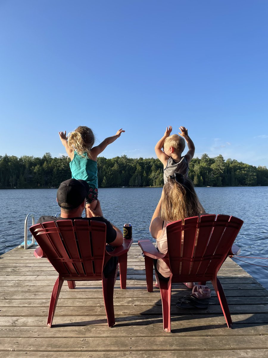 These little feet won’t be little forever 👣 Enjoying a week away with the family is exactly what we all needed 🌅