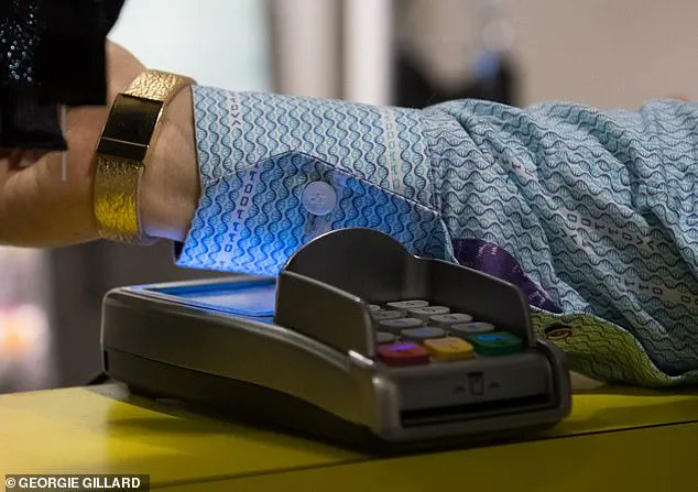 dresscodeshirts's tweet image. The wallet that you wear. We call it the CashCuff, making contactless payments from your clothes. Here it is in action. buff.ly/2TmWv9H

#CashCuff #ContactlessPayments #Cashless #SmartShirt #Tech #FinTech