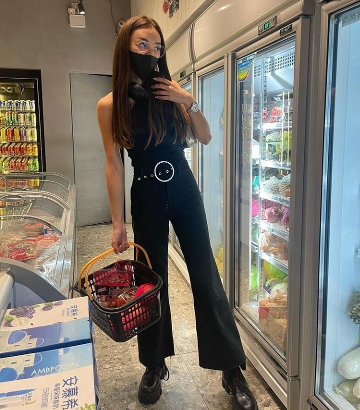 fiercestaer's tweet photo. Grocery at night to satisfy my cravings! Sadly, my sweet tooth is looking for something "healtier snacks" I wonder, is this really me? https://t.co/k9yYdYqCQG