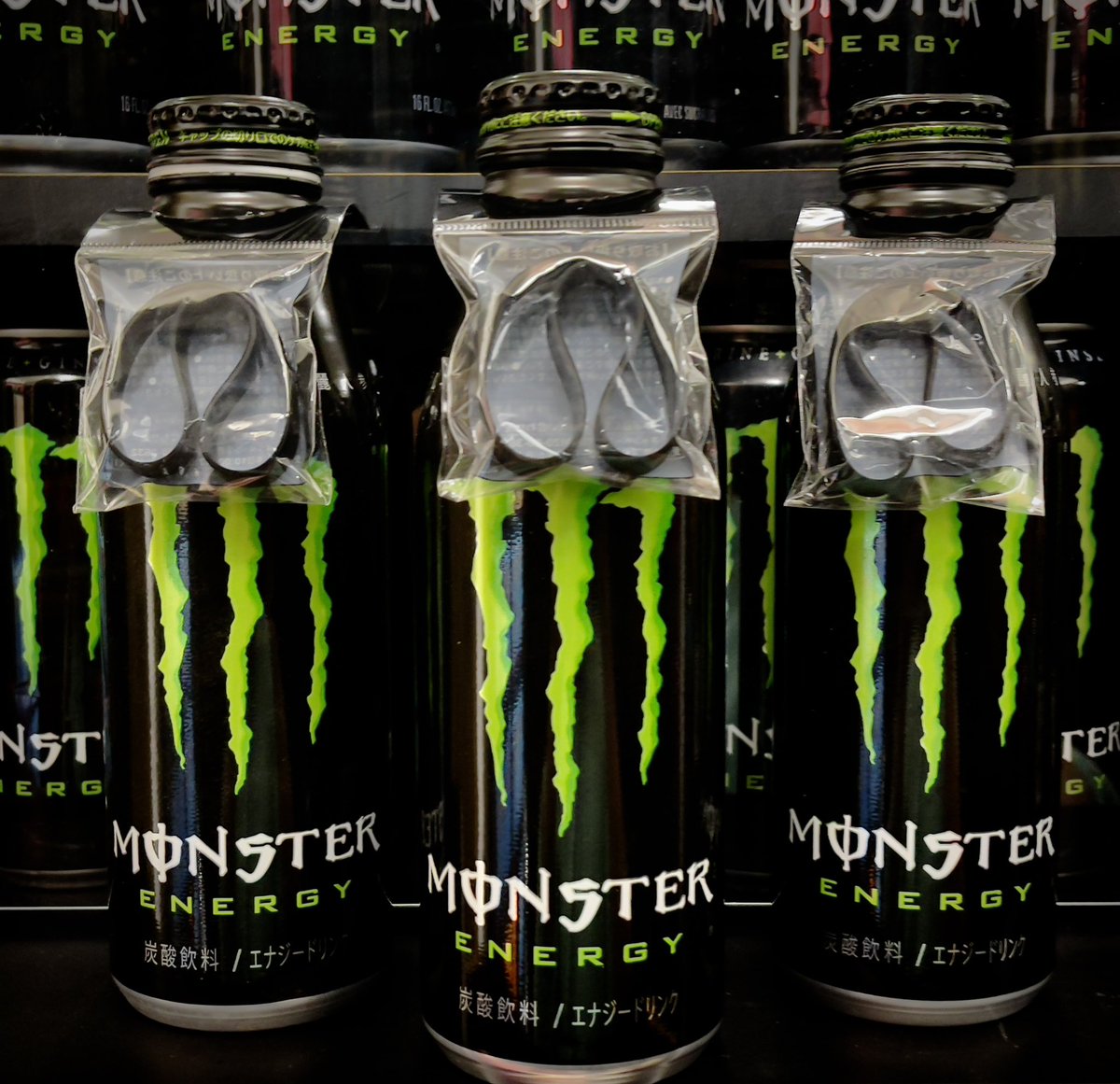 little_energyJP's tweet photo. セブン-イレブン限定数量限定
#Monster500 ボトル缶を買って、シリコンリストバンドを手に入れろ
#モンスターエナジー
#セブンイレブン https://t.co/Gi1loxuWyZ