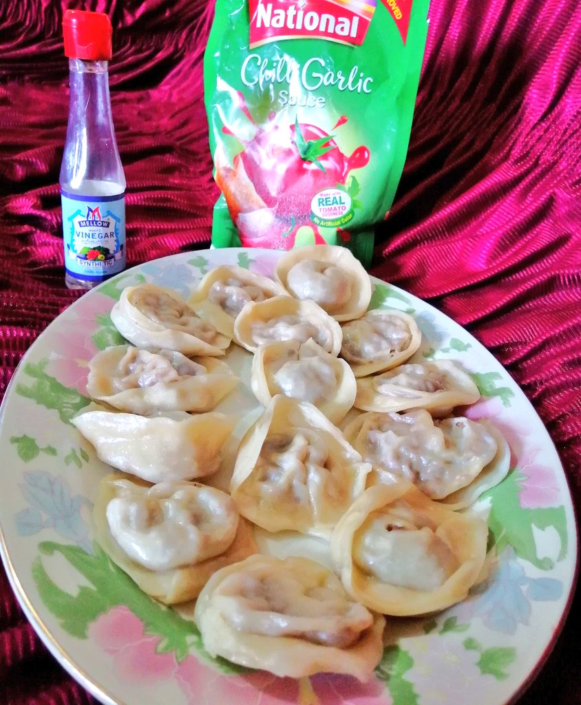 Humaira_Bat00l's tweet photo. Finallyyy got some time to made these Delicious 🤤 Mamtu 🥟🥟
at Home 🏡
#Dumplings #Momos
#Mamtu #Islamabad ❤️ https://t.co/Qb9fInXOAR