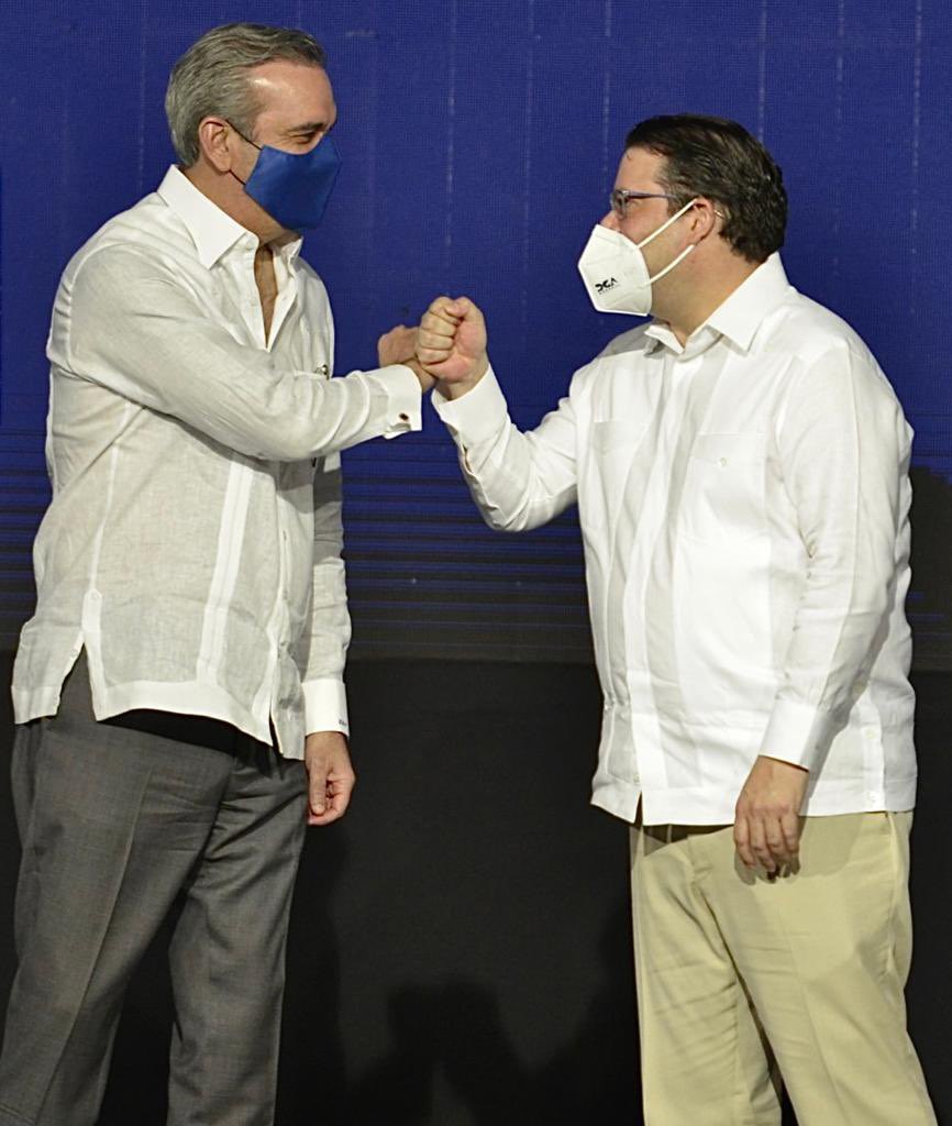 SanzLovaton's tweet photo. Todas las bendiciones en su cumpleaños 55 para el amigo, hoy Presidente. Espero que Dios le dé sabiduría y templanza para que sigas luchando por los sueños de tantos. Adelante querido @luisabinader. ¡Vamos! https://t.co/r5wXWf2pym