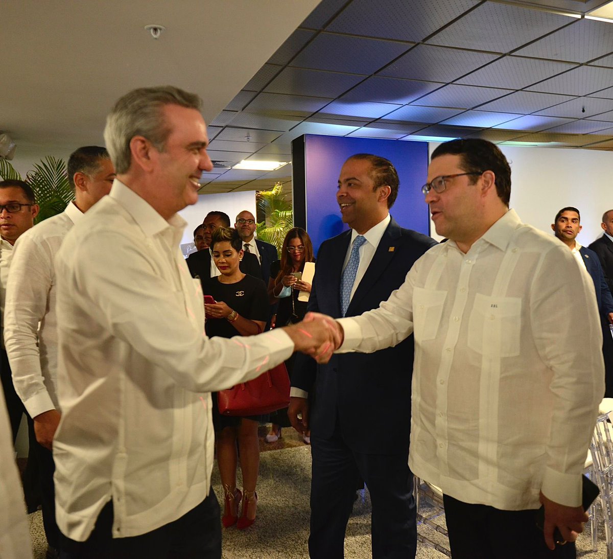 SanzLovaton's tweet photo. Todas las bendiciones en su cumpleaños 55 para el amigo, hoy Presidente. Espero que Dios le dé sabiduría y templanza para que sigas luchando por los sueños de tantos. Adelante querido @luisabinader. ¡Vamos! https://t.co/r5wXWf2pym