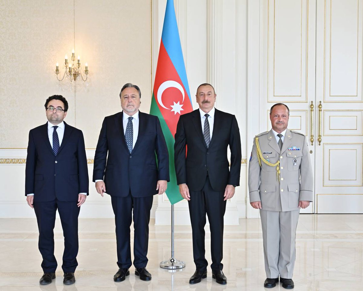 YAP_1992's tweet photo. Prezident İlham Əliyev Çex Respublikasının Azərbaycanda yeni təyin olunmuş səfirinin etimadnaməsini qəbul edib

https://t.co/2gGMf4uh77 https://t.co/UE5oVun2Ct