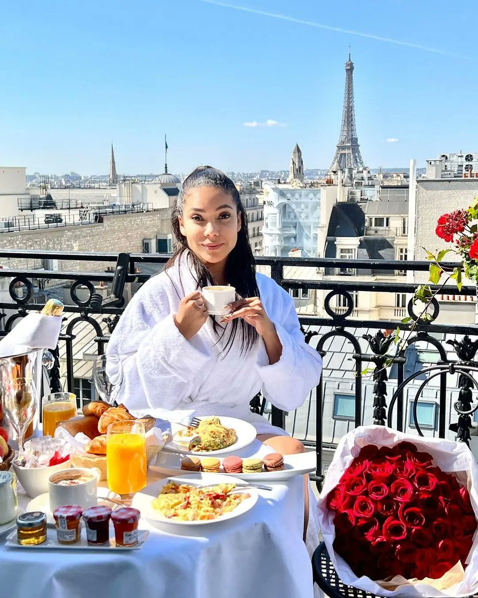legitngnews's tweet photo. Add 3 more letters to Paris and you have Paradise!
Maria Chike Benjamin shares beautiful photos from her stay in the city of love.
Paris is beautifulπ₯°π₯°
πΈ: @Mariachikebenj1
(Instagram)
#legitng #legitposts #mariachikebenjamin #MariaChike #bbnaijashineyaeye https://t.co/R47oHTRMKx
