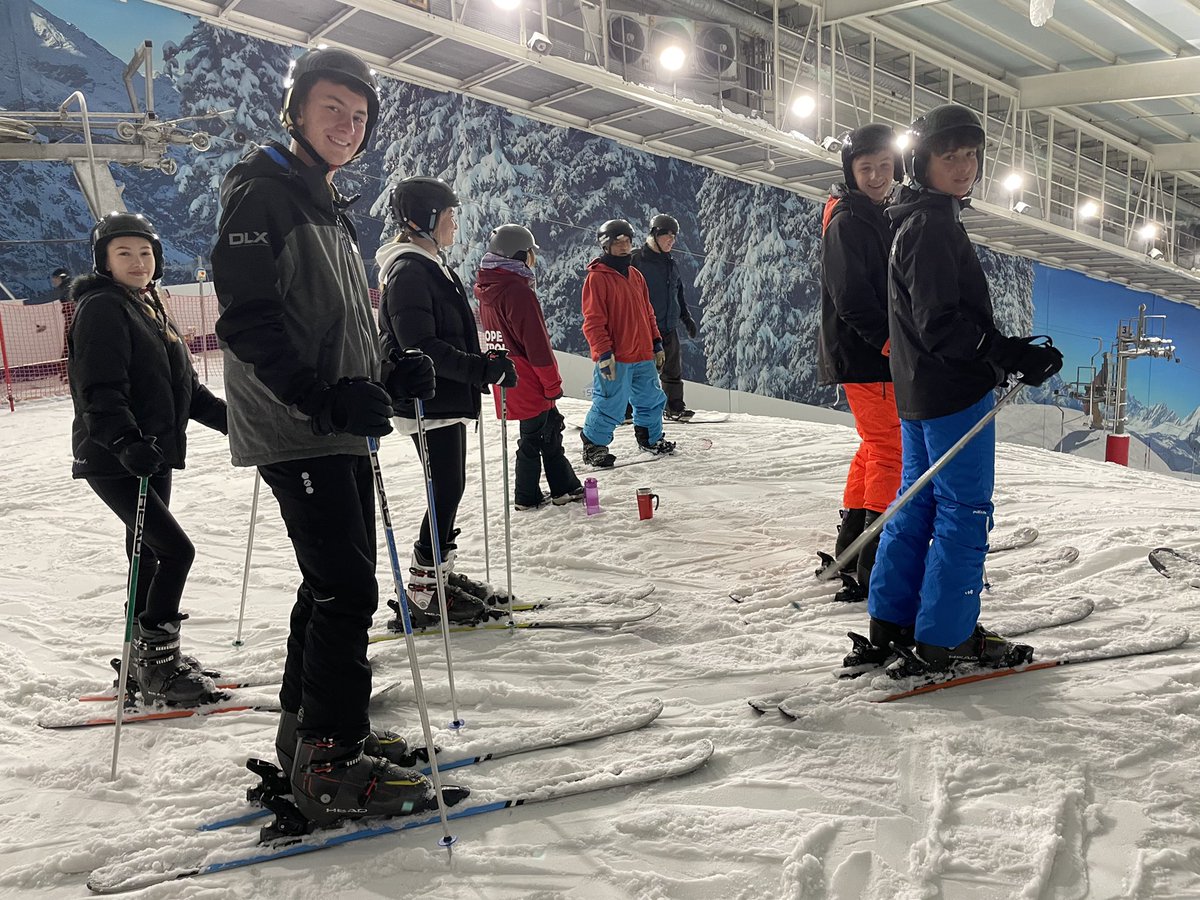 BohuntWokingham's tweet photo. ⛷ Year 10 have been getting ready for winter season at the @snowcentre ⛷#gamechangerweek https://t.co/rLJg3z5hjM