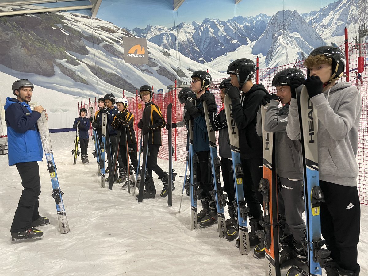BohuntWokingham's tweet photo. ⛷ Year 10 have been getting ready for winter season at the @snowcentre ⛷#gamechangerweek https://t.co/rLJg3z5hjM