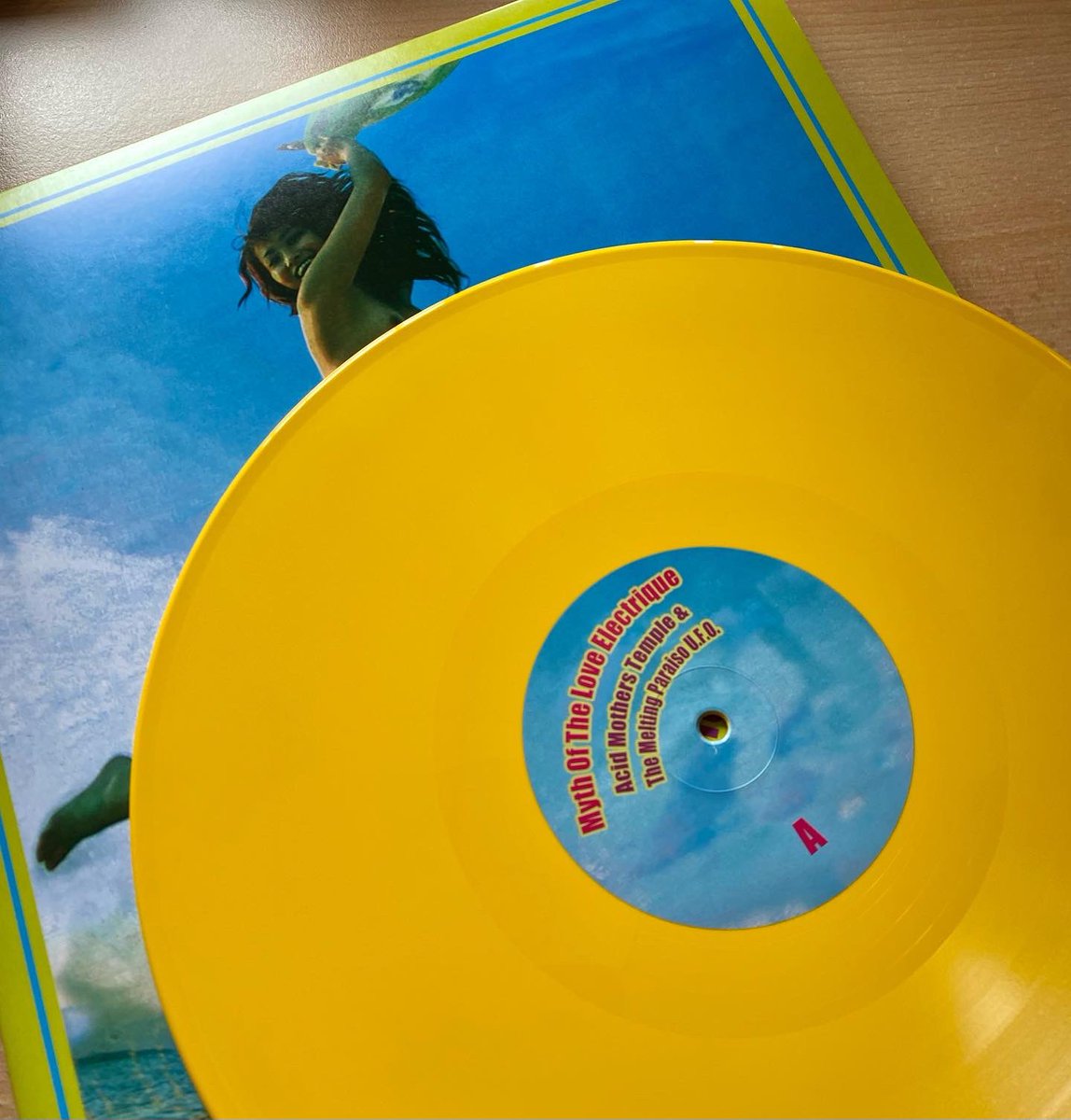riotseasonrecs's tweet photo. Loving these colour combos 😍 @acidmothers ‘Myth Of The Love Electrique’, first time on vinyl, sun yellow independent record shop exclusive and curacao blue mail order exclusive. Out August 5th #acidmotherstemple #vinylporn #firsttimeonvinyl #colouredvinyl #psychrock https://t.co/dHXfwL8VwT