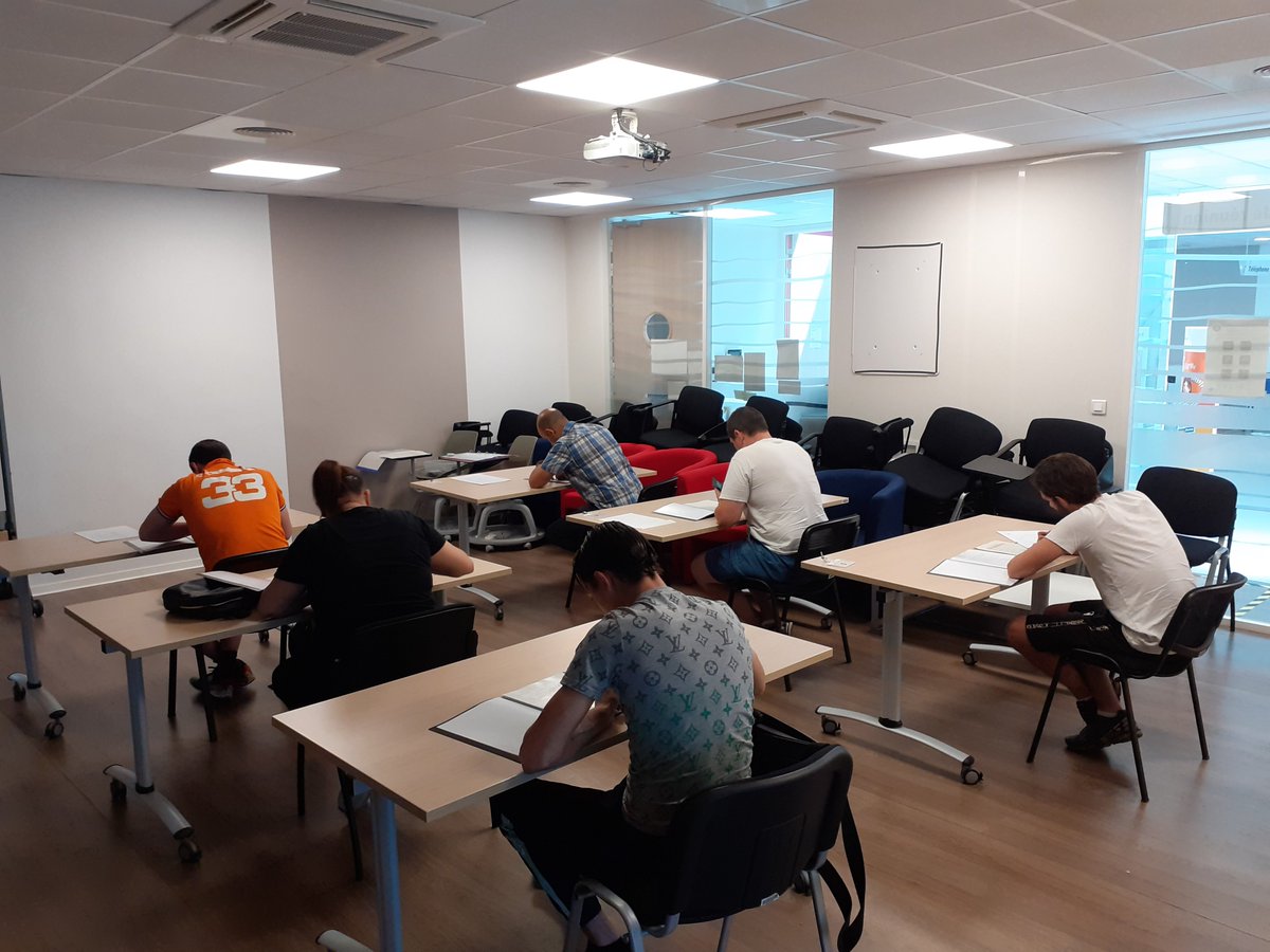 Les difficultés de #recrutement ne sont pas une fatalité.
En direct du @poleemploi_ara d'#Ambérieu-en-Bugey 7 demandeurs d'emploi, de tous horizons, testent leurs habiletés au métier du transport. 
#onestlapourvous avec la détection de potentiels.
<a href="/Isa_ClermontV/">Isabelle Clermont</a> <a href="/sophiedelmas2/">Sophie BERTRAND</a>