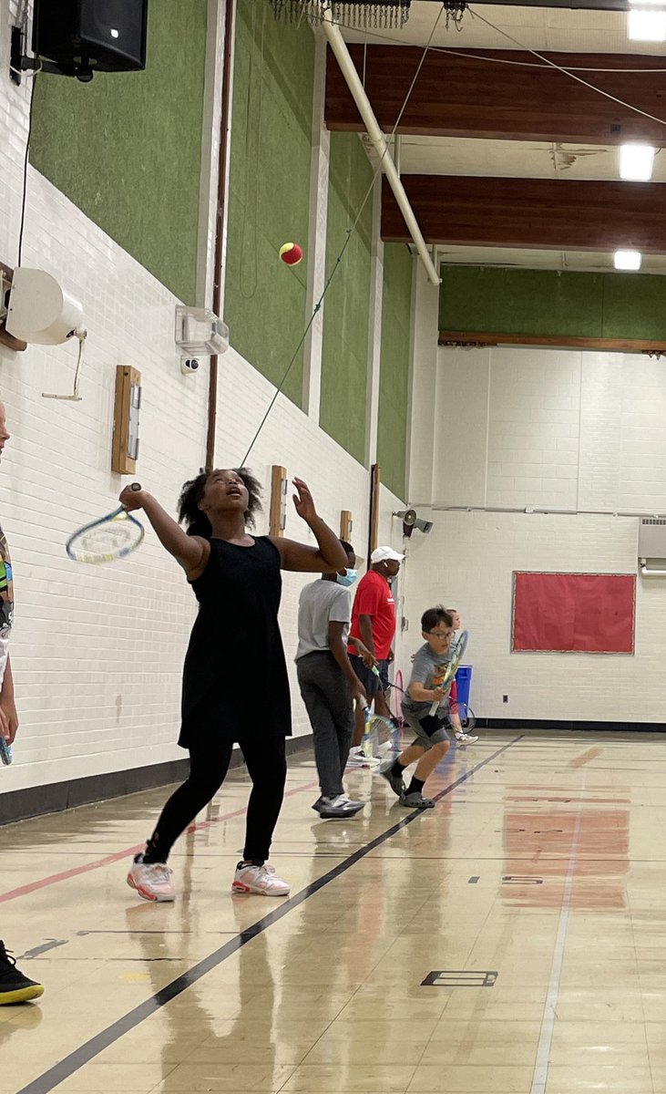 ms_marshall_5th's tweet photo. What out @Venuseswilliams and @serenawilliams Rodney Street Tennis is training the next tennis stars! @rodneystreetde @RedClaySchools https://t.co/zjfsCxNBlr