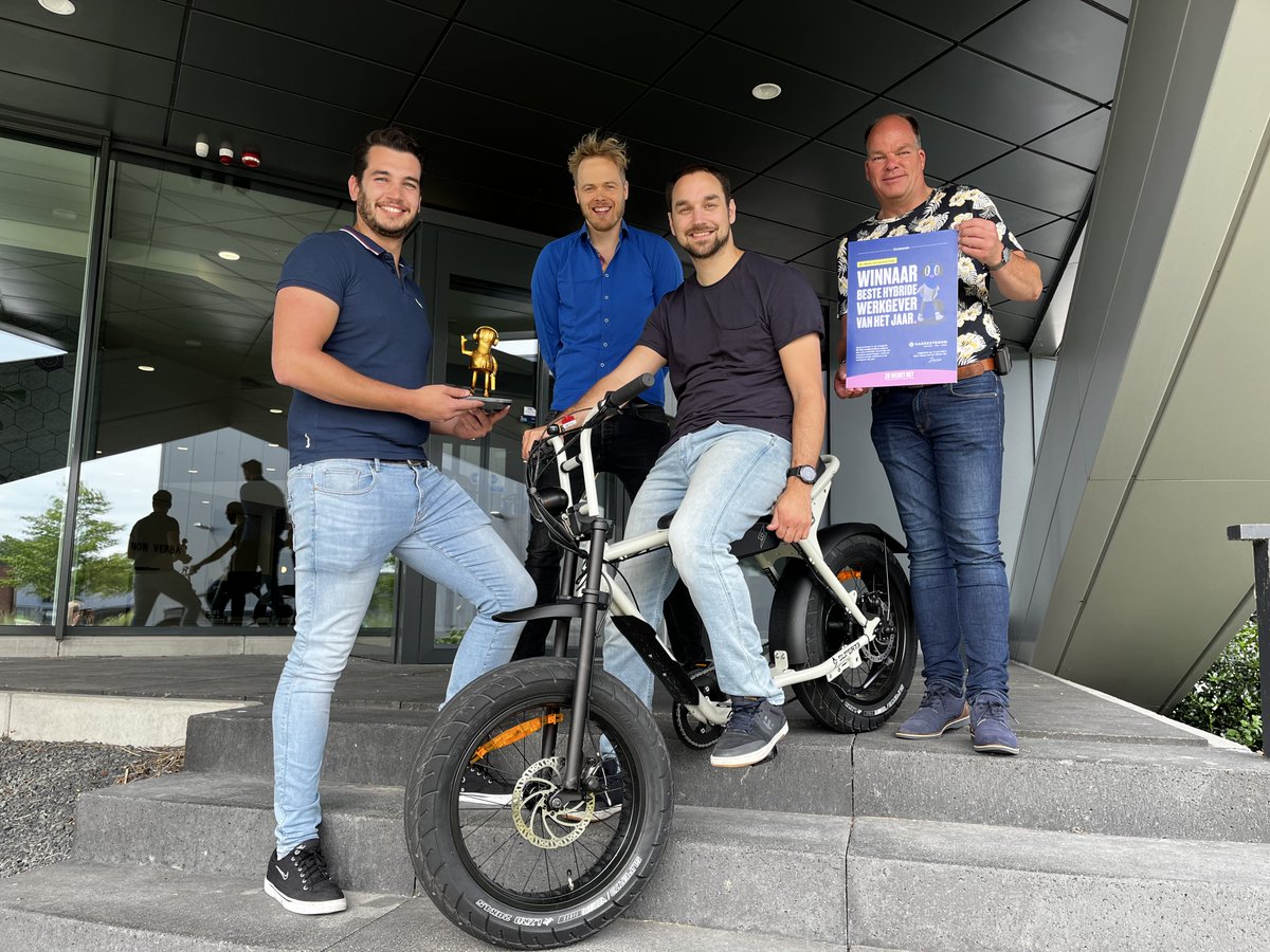 De trots van <a href="/ProvOverijssel/">Provincie Overijssel</a>, Hanzestrohm, heeft vandaag de bokaal ontvangen voor Landelijk Hybride Werkgever van het Jaar! Een inspiratie voor bedrijven op bedrijventerrein de <a href="/OCMarslanden/">Ondernemersclub Marslanden OCM</a> en de rest van de provincie om net dat stapje extra te zetten. #HybrideWerkgever