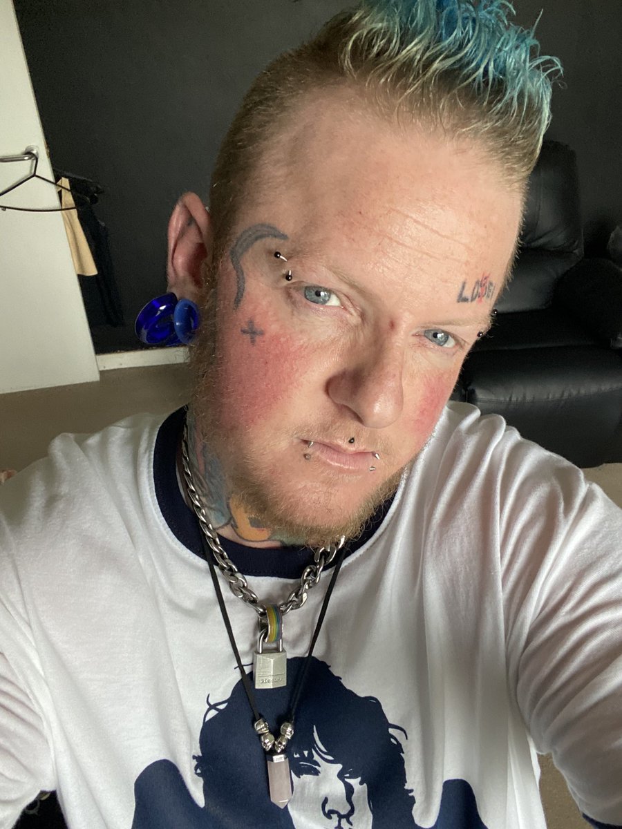 jaxon_kinney's tweet photo. Super euphoric today itβs been a while since Iβve felt like this remember to hold onto the good day #binder #comingout #FTM #ftmpunck #ftmpunk #ftmqueer #oldrockisthebest #kingofleon #punkrock #queer #QueerAsFolk #trans #transftm #transpunk #TransIsBeautiful #TransPride https://t.co/rnpuQsS10b
