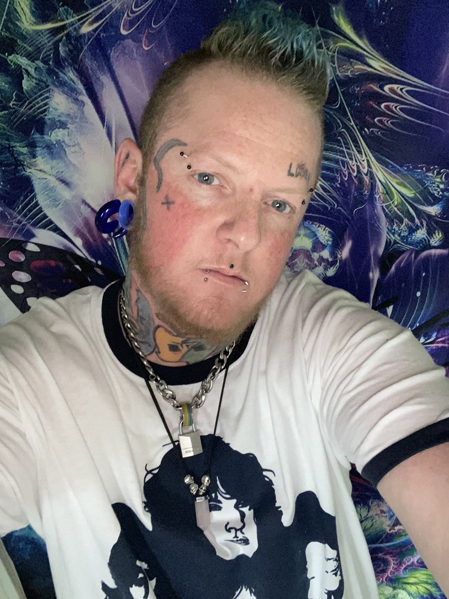jaxon_kinney's tweet photo. Super euphoric today itβs been a while since Iβve felt like this remember to hold onto the good day #binder #comingout #FTM #ftmpunck #ftmpunk #ftmqueer #oldrockisthebest #kingofleon #punkrock #queer #QueerAsFolk #trans #transftm #transpunk #TransIsBeautiful #TransPride https://t.co/rnpuQsS10b