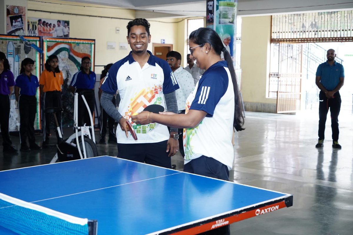 SAI Media (@media_sai) on Twitter photo #Tokyo2020 Olympians <a href="/ImDeepikaK/">Deepika Kumari</a>🏹🎯 and <a href="/ArcherAtanu/">TheAtanuDas</a> 🎯🏹kickstarted the session of #MeetTheChampions in Ranchi today.
Here are few glimpses from the fun session, take a look 👀
#AmritMahotsav #Tokyo2020 Olympians <a href="/ImDeepikaK/">Deepika Kumari</a>🏹🎯 and <a href="/ArcherAtanu/">TheAtanuDas</a> 🎯🏹kickstarted the session of #MeetTheChampions in Ranchi today.
Here are few glimpses from the fun session, take a look 👀
#AmritMahotsav