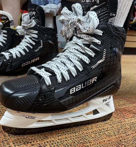 Last weekend we had Aaron join us in the shop to upgrade his wheels.

He went for the brand new Bauer Supreme Mach Skates 😍

How beautiful are these wheels 🙌