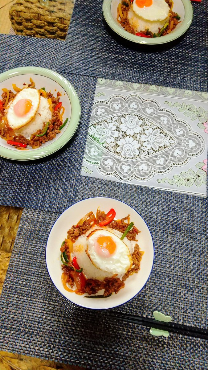 【おうちごはん】 おうちごはん ガパオライス カツオとタコのたたき ラーメン 生ハムサラダ 一口ピザ デザート ご馳走さまでした