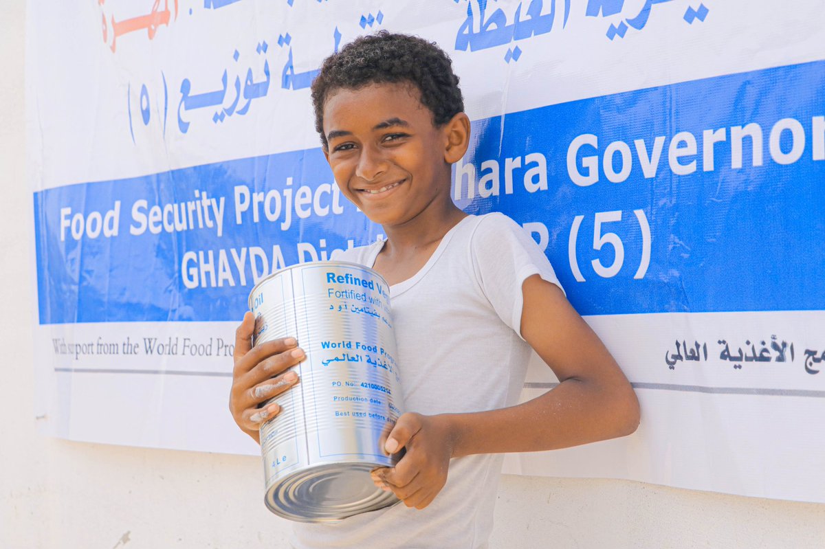 WFPYemen's tweet image. 📸General food distribution in #AlMahrah, #Yemen. 

With @eu_echo support, #WFP continues to be a lifeline for millions of families who struggle to put food on their tables. Thank you, #EU!💙 

 #YemenCantWait  #InvestinHumanity