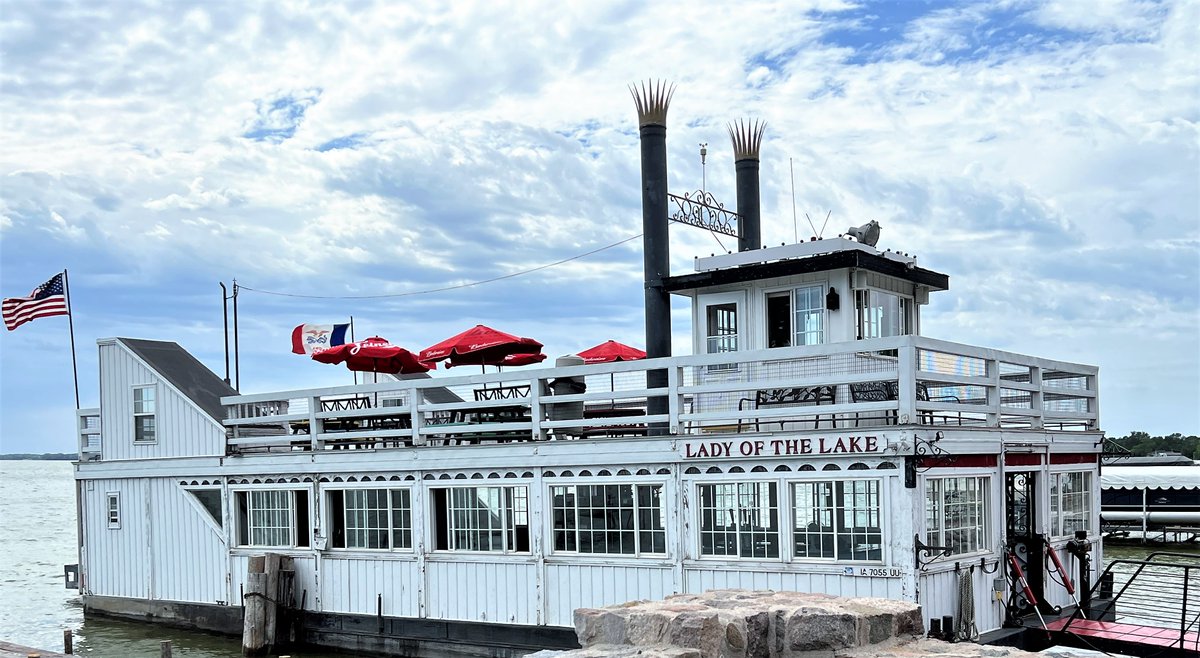 amythepiper's tweet photo. Sit back and enjoy a 90-minute public cruise around Clear Lake on a natural, spring-fed lake in Clear Lake, Iowa. The captain narrates about the boat, the lake, and venues on the lake, for a fun time on the water. #FollowthePiper #IFWTWA #TravelTuesday #TravelWritersUniversity https://t.co/4xtP2Mcyat