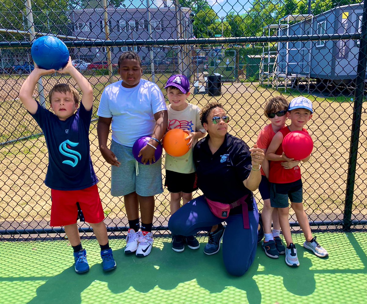 BostonPatrolmen's tweet photo. The BPPA is a proud sponsor of #BPDFieldDays where our hardworking men and women of BPD interact, encourage and mentor our cityโs young people. We want kids to know that police are not the enemy. We became cops to make a difference. And helping kids is one of our top priorities. https://t.co/exsUJyYk8F