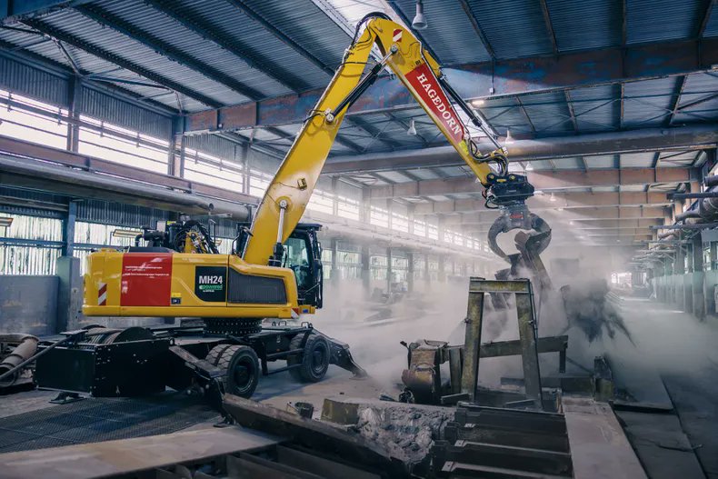 handwerksblatt's tweet photo. #Elektromobilität: Auch bei #Baumaschinen wird auf #Elektroantriebe gesetzt. Das ist eine #Investition in d. Zukunft, meint d. Unternehmensgruppe #Hagedorn – und setzt auf einen #Elektrobagger. @Das_Baugewerbe #handwerk #kmu https://t.co/KKoEVs3aCw Foto: © EYECATCHME. Photography https://t.co/KRAQxofjVW