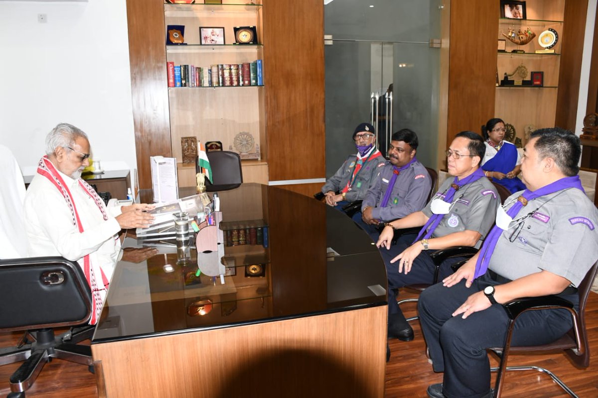 GovernorOdisha's tweet photo. Mr J.Rizal Pangilinan, Regional Director along with officers of The Bharat Scouts and Guides of Asia Pacific region paid a courtesy call to Hon'ble Governor at Raj Bhavan. https://t.co/B4ai5Y6bIX