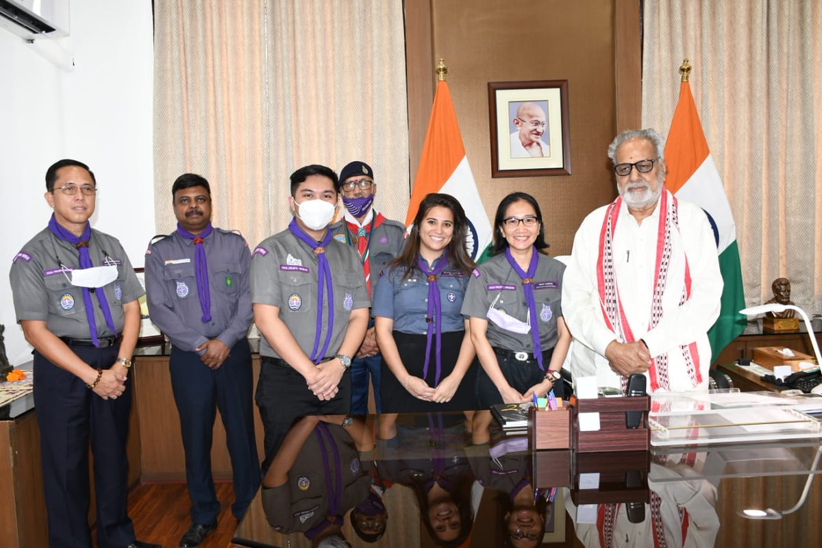 GovernorOdisha's tweet photo. Mr J.Rizal Pangilinan, Regional Director along with officers of The Bharat Scouts and Guides of Asia Pacific region paid a courtesy call to Hon'ble Governor at Raj Bhavan. https://t.co/B4ai5Y6bIX