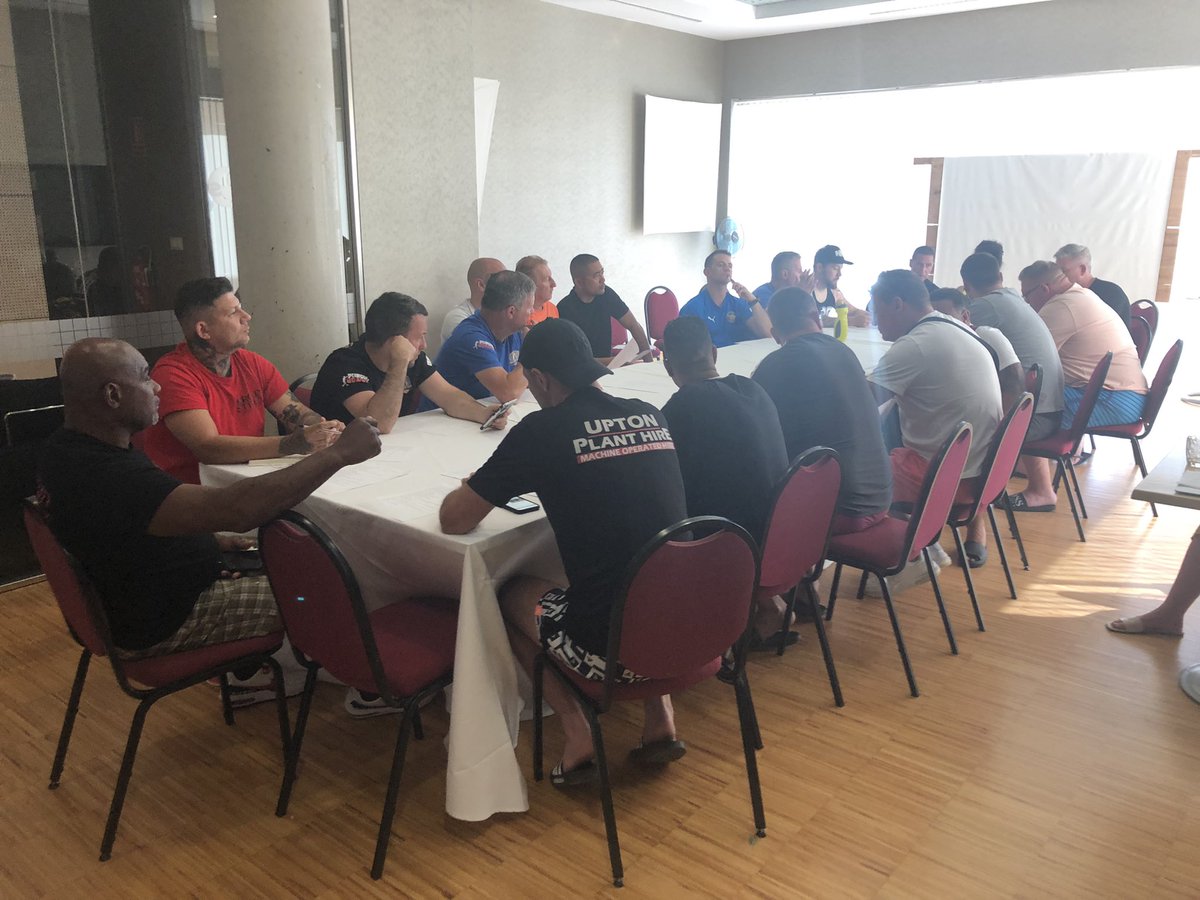 samstoreyboxing's tweet photo. Another coaches meeting up and running sorting sparring sessions for later today.
#holyfamilyabc #bodysnatchersbournemouth #totanasparringcamp #eppingabc #theacademyofboxing #royalmarinesboxing #westhamabc #dagenhamabc #royalmarines #sloughabc https://t.co/xdzju2gXki