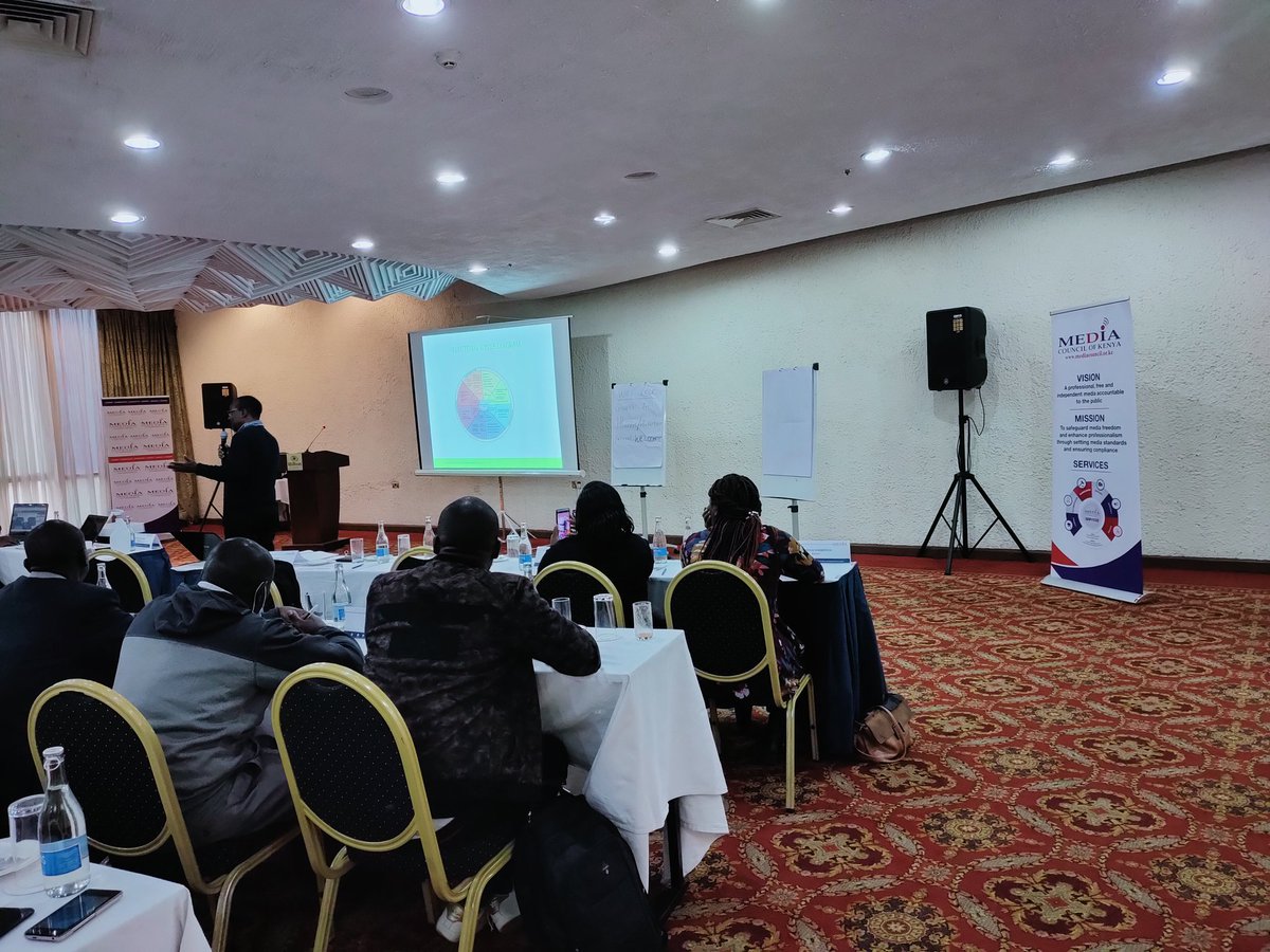 tnabusoba's tweet photo. #ElectionReportingTraining 'Don't make assumptions, ask basic questions' @KenBosire on journalistic ethics
#KenyaDecides2022 @KBCChannel1 @MediaCouncilK @KUJ_Kenya @AMWIK @IawrtK @Silas_Kiragu https://t.co/WLFTEn7dfC