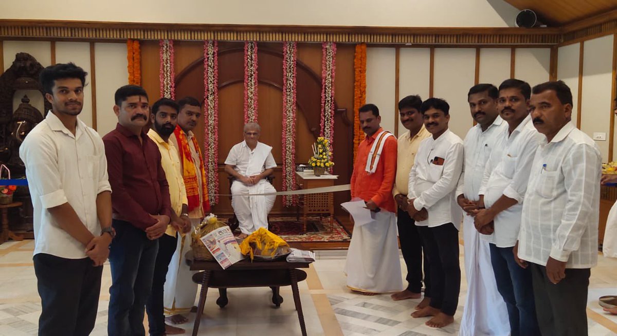 Mahimulki's tweet photo. ತುಳುನಾಡ್ ರ್ಡ್ ದಿಂಜ ಜನ ರಾಜ್ಯಸಭೆ ಲೋಕಸಭೆಗ್ ಪೋತೆರ್, ಅವೆಟ್ ಒಂತೆ ಜನ ಒರ ಇರ್ವೊಲು ತುಳುನು 8ನೇ ಸಂಧಿಗ್ ಗೋಡ್ಯಾಲೆ ಪನ್ದ್ ಲಾ ಪನ್ತೆರ್. ಆಂಡ ಇದಮುಟ್ಚ ಅವೆತ ಬೆರಿಪತ್ದ್ ಮಲ್ಪಾಯಿನಕ್ಲು ಇಜ್ಜಿ. ಪೆರ್ಗಡ್ಲಾಂಡಲಾ ಅಪ್ಪೆಬಾಸೆದ ಮಾನಾದಿಗೆಗ್ ಒಂತೆ ಬೆರಿಪತ್ತೆರ್ ಪನ್ಪಿ ಅಂಗಲಪ್ಪು.. ನನೊರ ತುಳುನಾಡ್ ಡ್ ವಿಶ್ವ ತುಳು ಸಮ್ಮೇಳನ ಆವೊಡು. https://t.co/z5aIYOtgdj