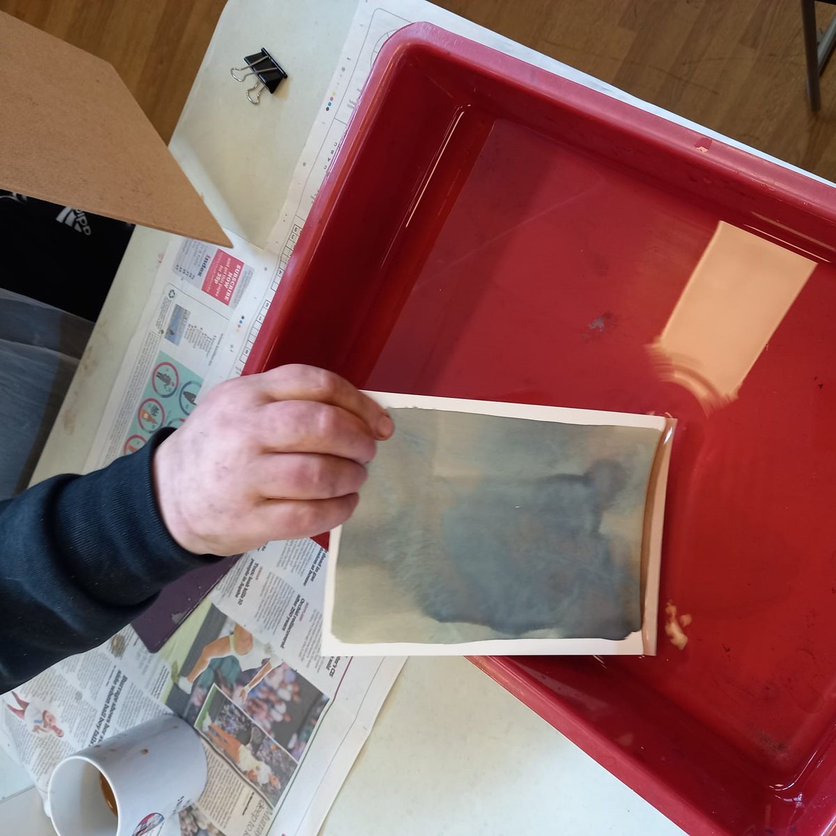 DLLCelfArts's tweet photo. Great weather for a cyanotype workshop with @BenDavisCreate at Canolfan Ni Corwen @office_sdcp with Men Make and Meet group #CreativeWellbeing https://t.co/qjWheLy9OO