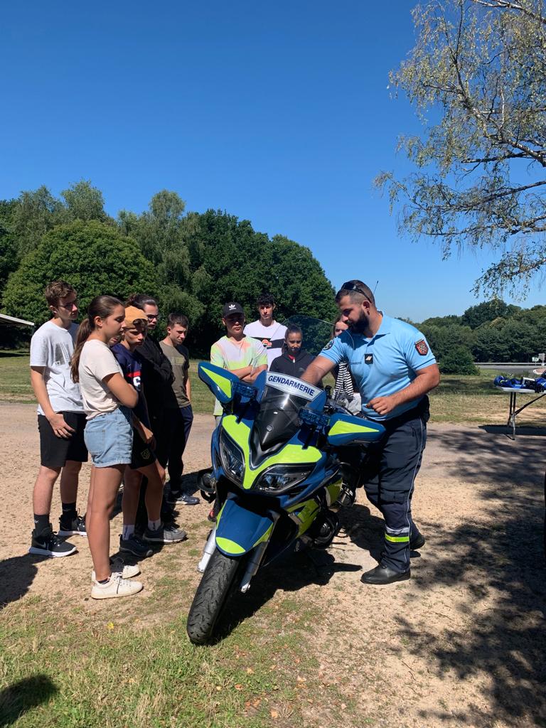 Departement19's tweet photo. 🛵Journée de sensibilisation des risques liés à la conduite des 2 roues | Jeudi dernier à #Beynat, la communauté de communes du Midi-Corrézien a organisé une journée de sensibilisation auprès des jeunes #corréziens avec notamment des simulateurs de conduite du @Departement19 https://t.co/oWkEvuEIS3