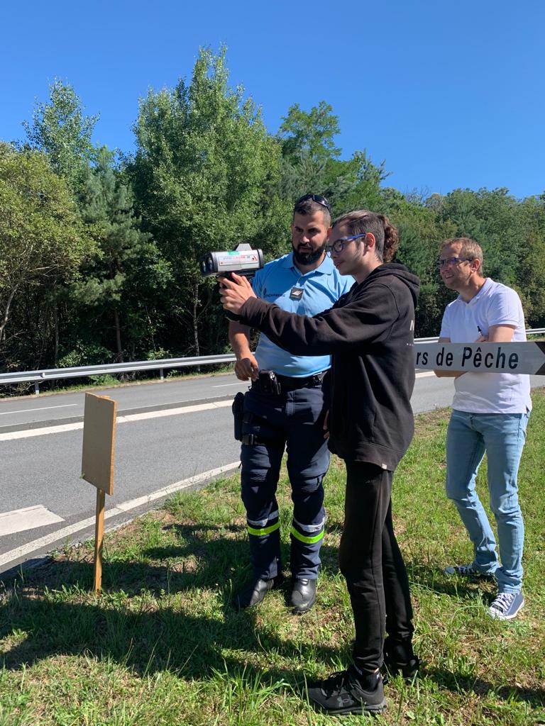 Departement19's tweet photo. 🛵Journée de sensibilisation des risques liés à la conduite des 2 roues | Jeudi dernier à #Beynat, la communauté de communes du Midi-Corrézien a organisé une journée de sensibilisation auprès des jeunes #corréziens avec notamment des simulateurs de conduite du @Departement19 https://t.co/oWkEvuEIS3