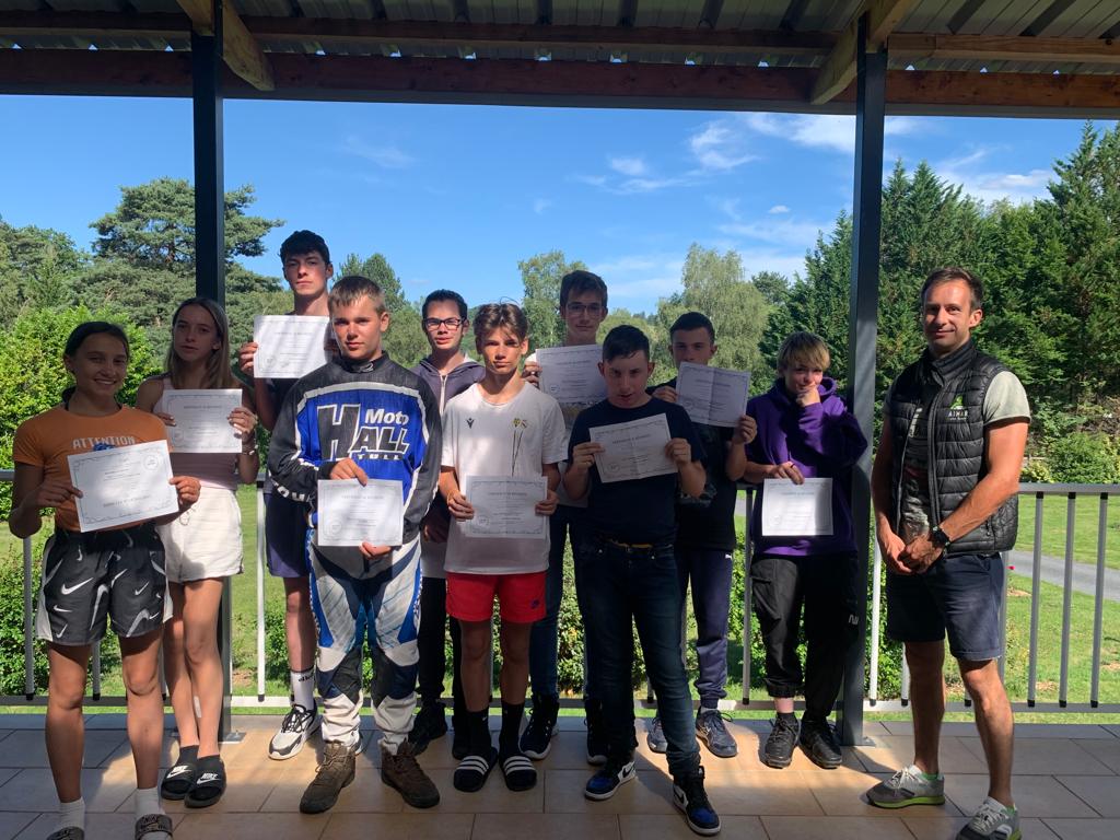 Departement19's tweet photo. 🛵Journée de sensibilisation des risques liés à la conduite des 2 roues | Jeudi dernier à #Beynat, la communauté de communes du Midi-Corrézien a organisé une journée de sensibilisation auprès des jeunes #corréziens avec notamment des simulateurs de conduite du @Departement19 https://t.co/oWkEvuEIS3